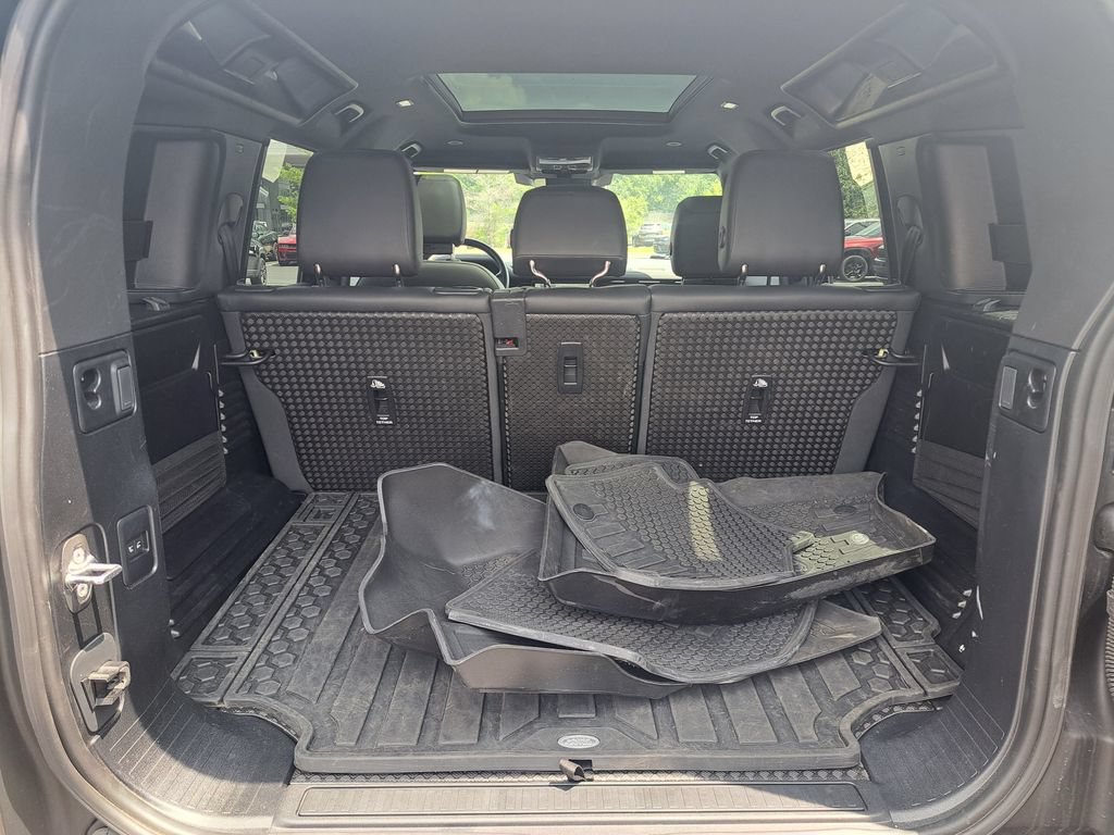 Used 2024 Land Rover Defender 110 X-Dynamic SE AWD/4WD image 29
