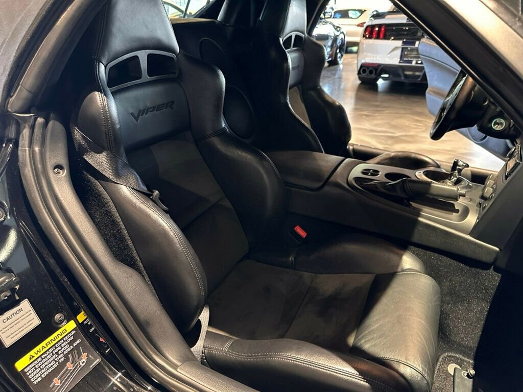 Used 2004 Dodge Viper SRT-10 image 22