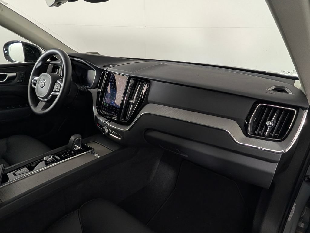 Used 2025 Volvo XC60 B5 Plus AWD/4WD image 19