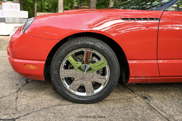 Used 2002 Ford Thunderbird RWD image 4