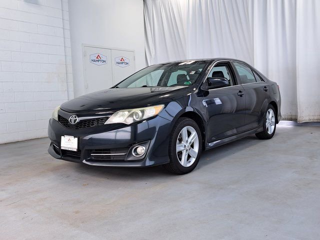 Used 2012 Toyota Camry SE w/ Leather Pkg image 2