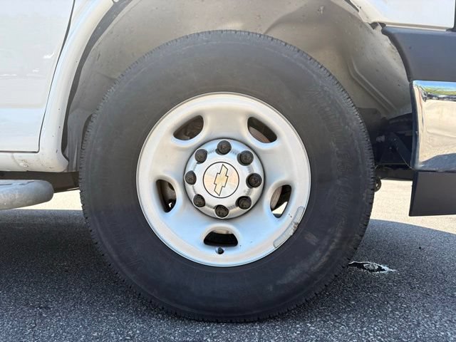 Used 2024 Chevrolet Express 2500 w/ Driver Convenience Package RWD image 16
