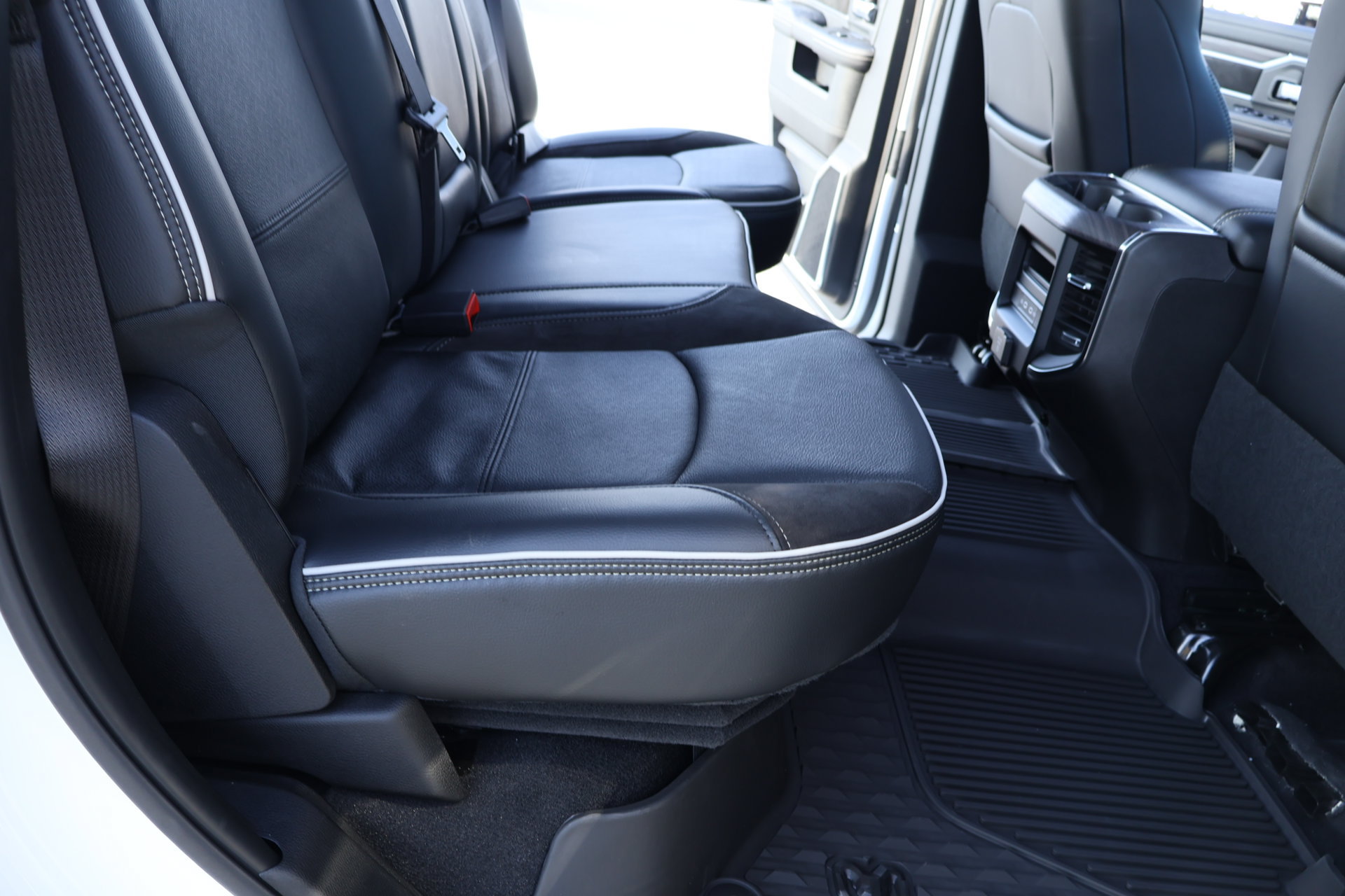 New 2027 RAM 3500 Laramie AWD/4WD image 15