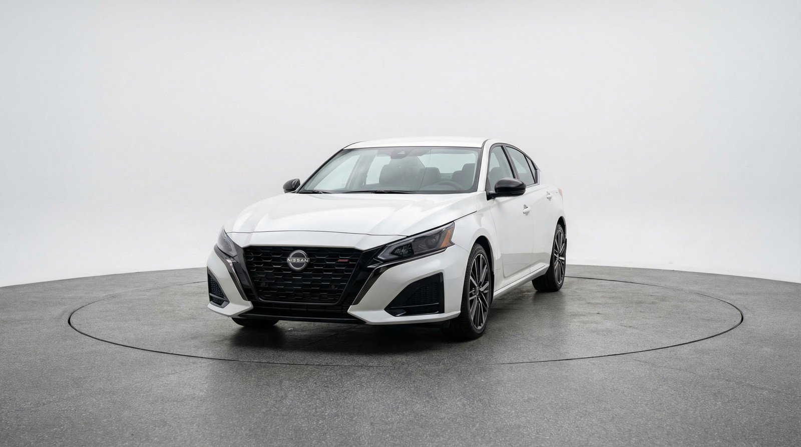 Used 2025 Nissan Altima 2.5 SV FWD image 2