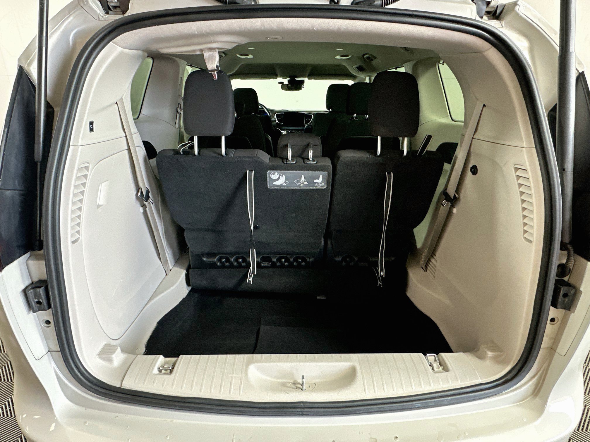 Used 2021 Chrysler Pacifica Touring FWD image 24