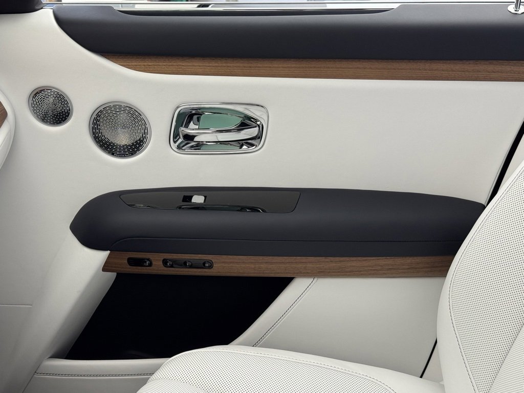 New 2025 Rolls-Royce Ghost image 38