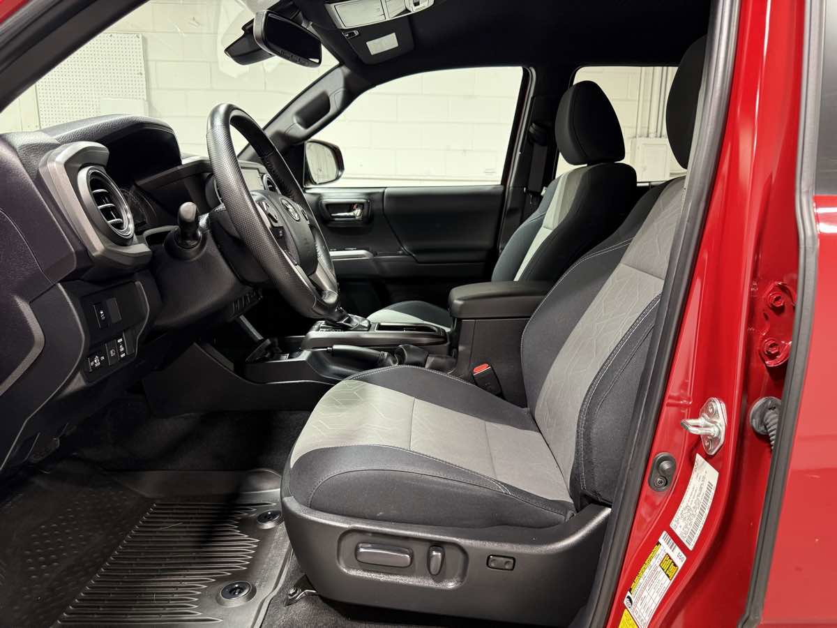 Used 2023 Toyota Tacoma TRD Sport image 9