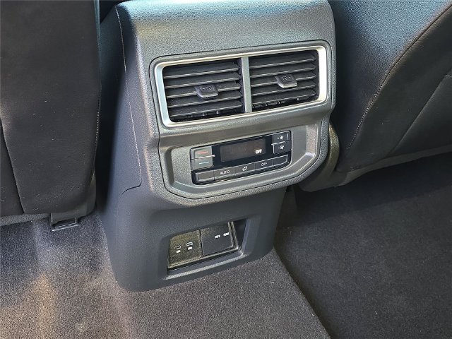 Used 2024 Volkswagen Atlas SE FWD image 16