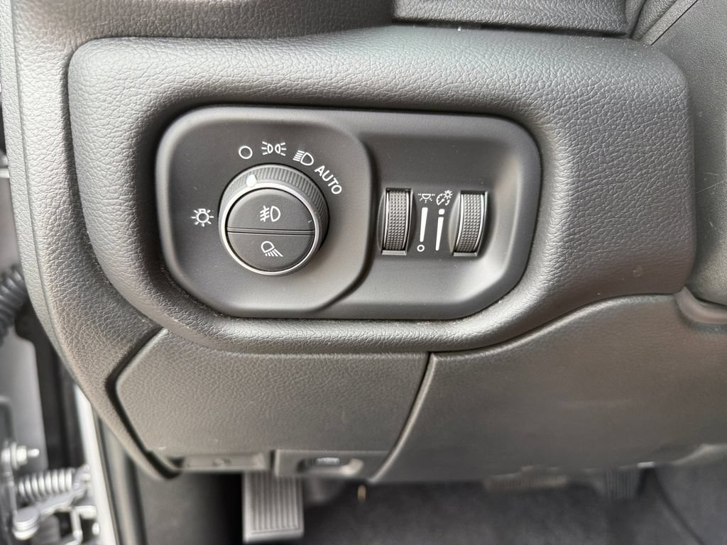 Used 2024 RAM 2500 Laramie w/ Safety Group AWD/4WD image 25