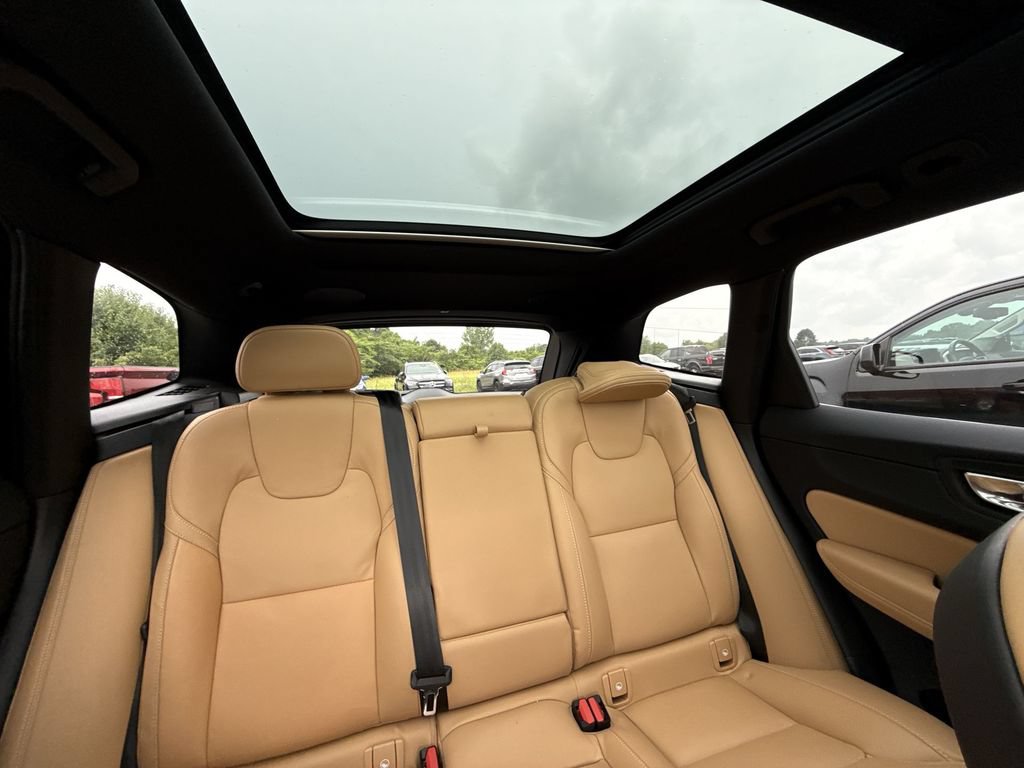 Used 2023 Volvo XC60 B5 Ultimate w/ Climate Package FWD image 28