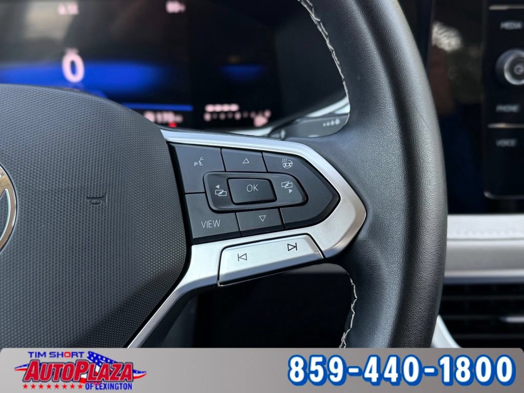 Used 2025 Volkswagen Taos SE AWD/4WD image 17