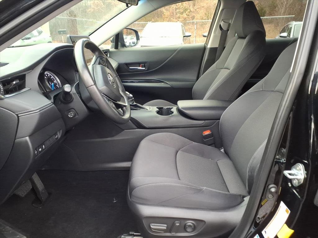 Used 2022 Toyota Venza LE image 12