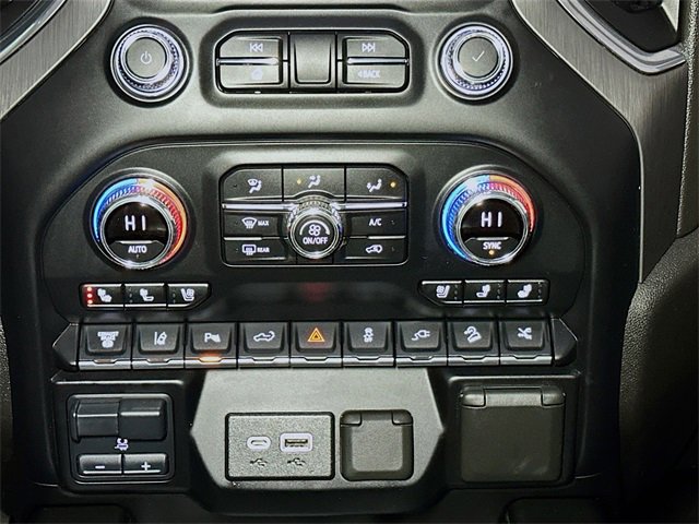 Used 2023 GMC Sierra 3500 Denali w/ Denali Ultimate Package image 13