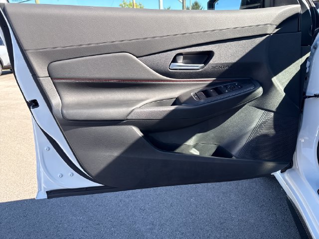 New 2027 Nissan Sentra SR w/ Floor Mat Package FWD image 12
