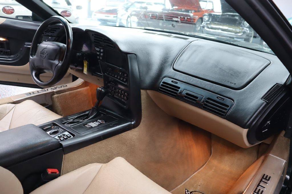 Used 1995 Chevrolet Corvette Coupe RWD image 10