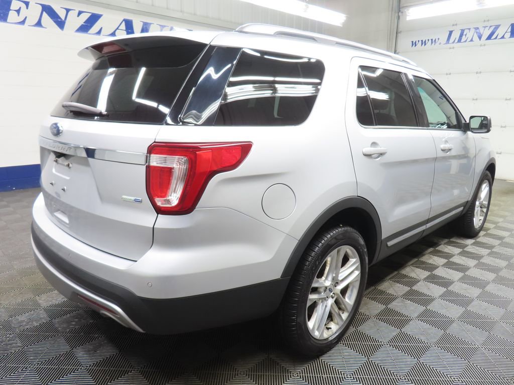 Used 2016 Ford Explorer XLT w/ Equipment Group 202A AWD/4WD image 5