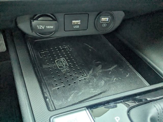 Used 2021 Hyundai Elantra Limited image 29