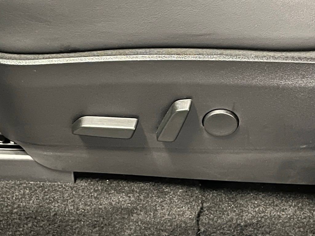 Used 2020 Tesla Model Y Long Range image 17