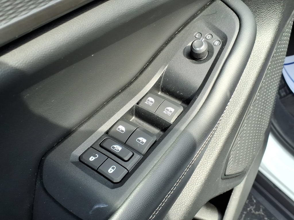 Used 2023 Jeep Grand Cherokee Altitude AWD/4WD image 15