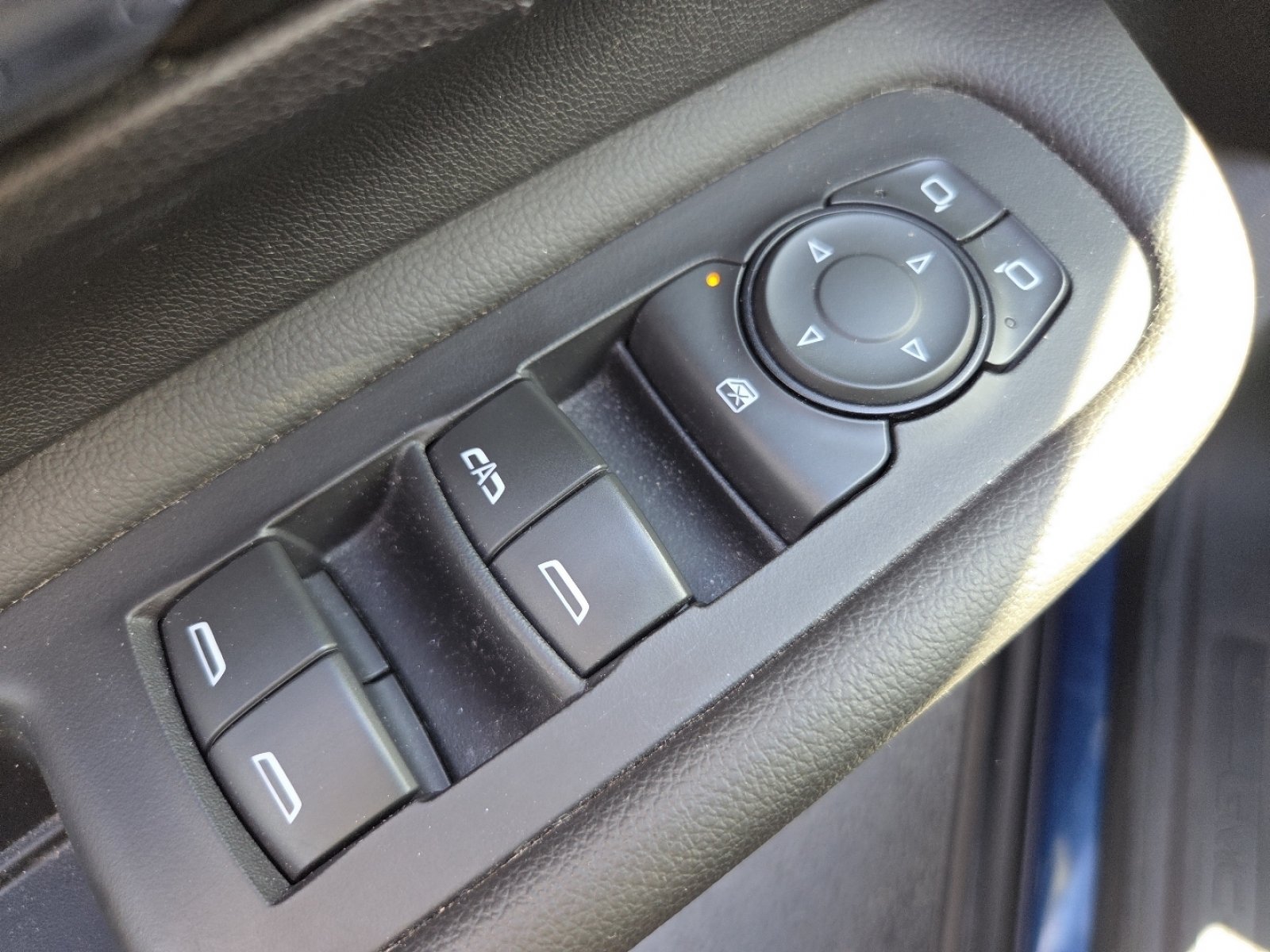 Used 2023 GMC Terrain SLE FWD image 25