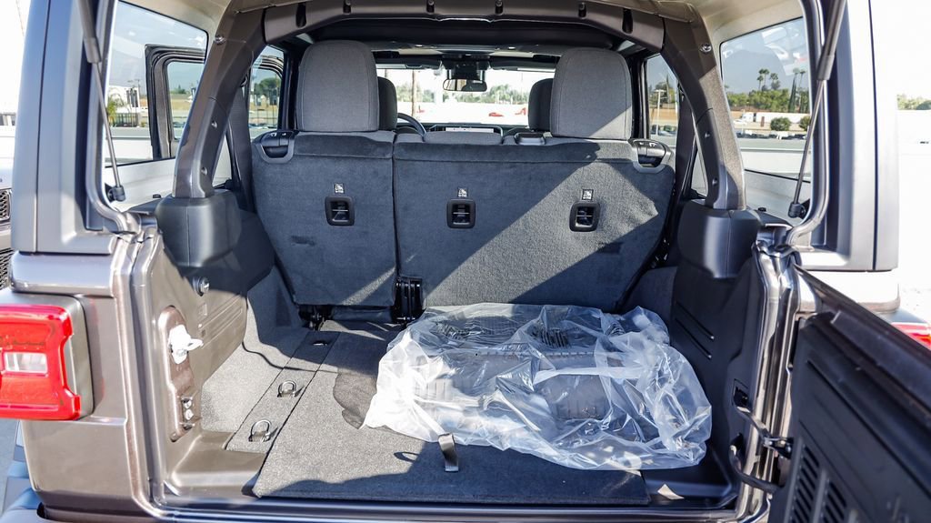 New 2025 Jeep Wrangler Unlimited Rubicon image 27