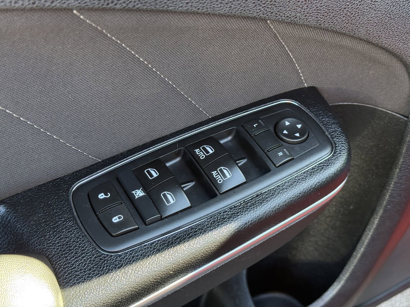 Used 2017 Dodge Charger SXT image 16