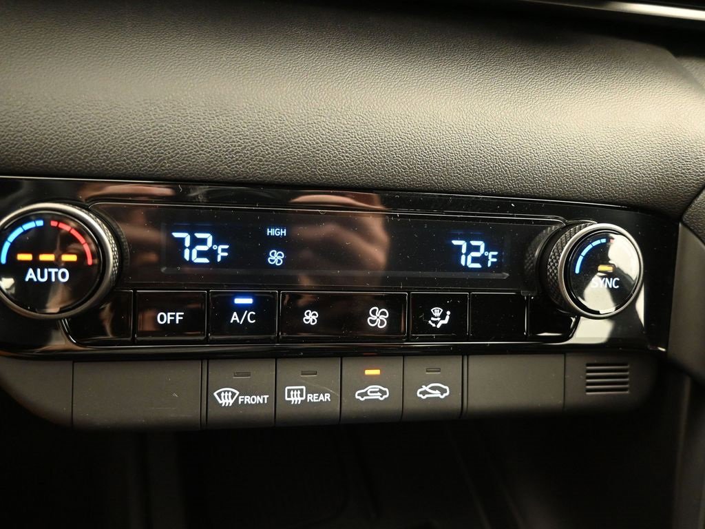 Used 2025 Hyundai Elantra Sport image 16