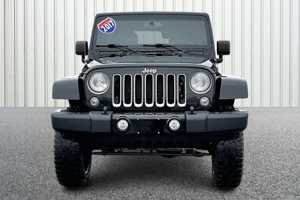 Used 2017 Jeep Wrangler Unlimited Sahara AWD/4WD image 2