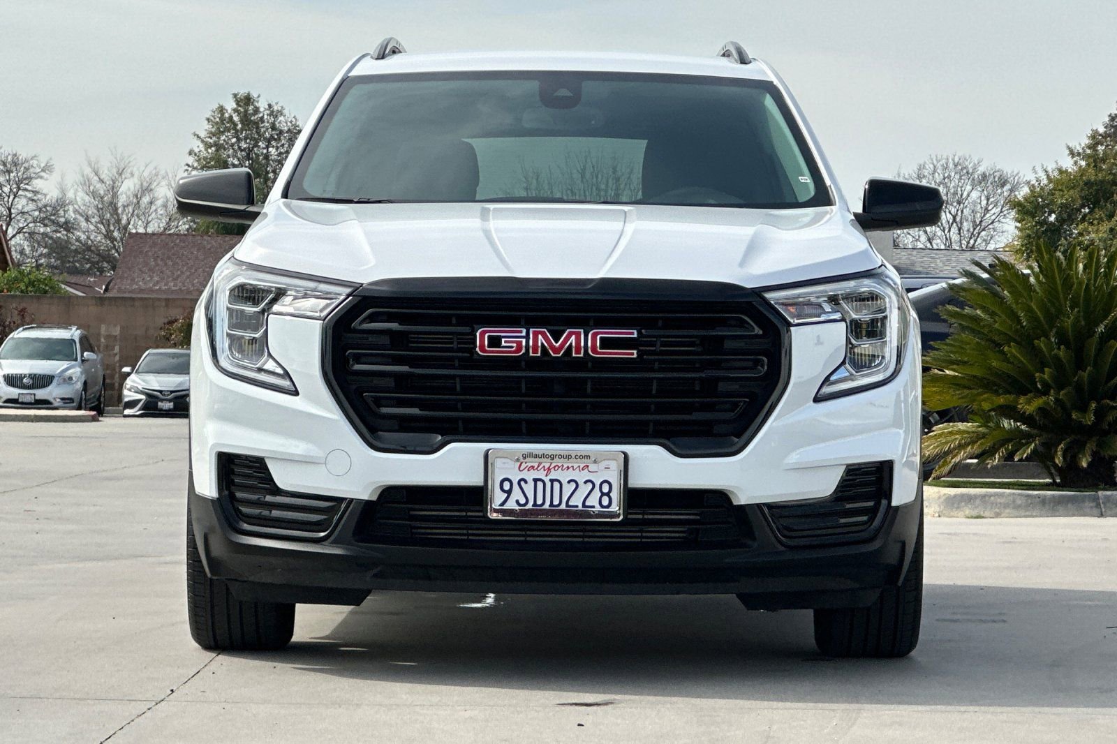 Used 2024 GMC Terrain SLE w/ Elevation Edition image 9