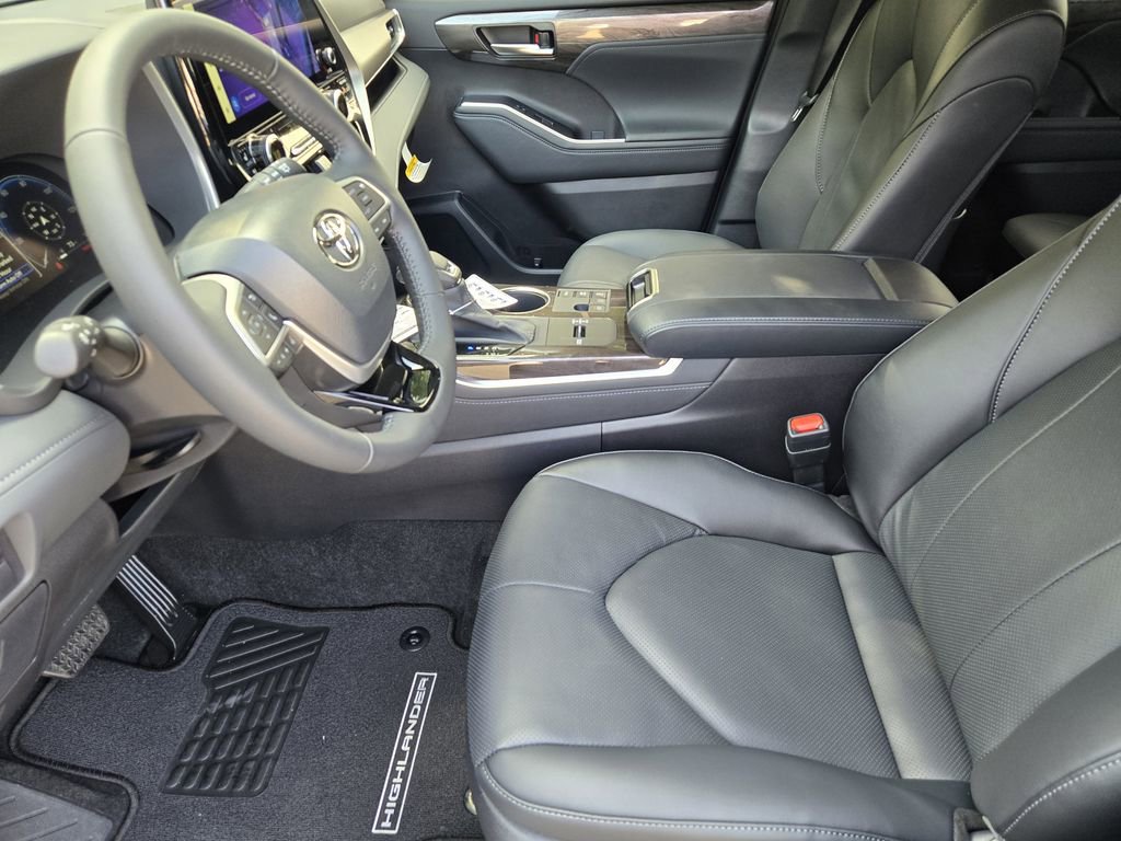 New 2026 Toyota Highlander Limited AWD/4WD image 8
