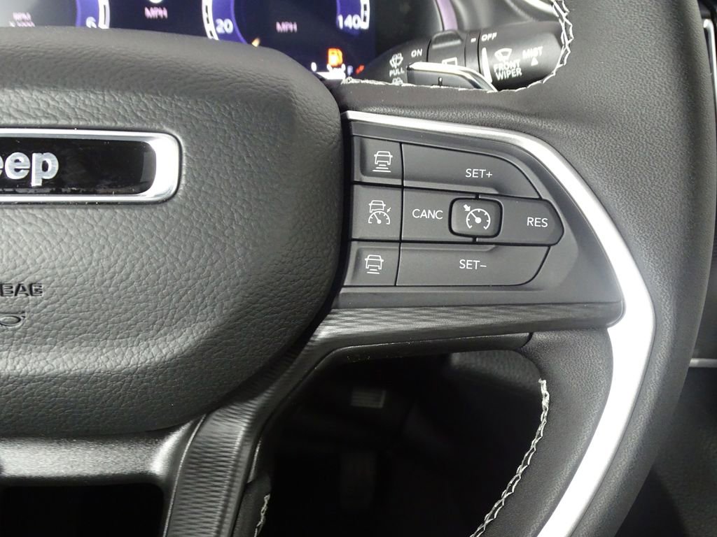 New 2025 Jeep Grand Cherokee Altitude image 28