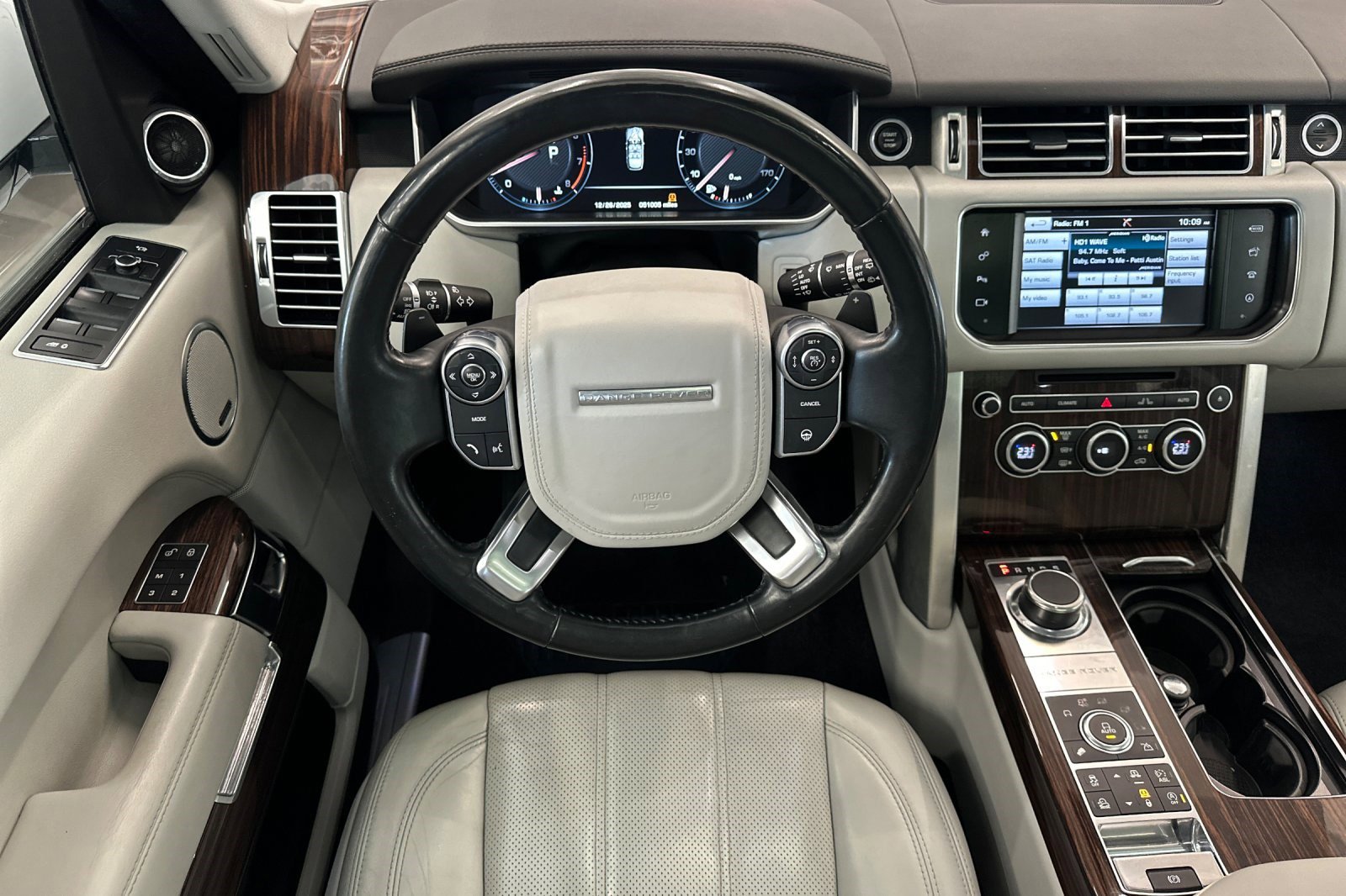 Used 2016 Land Rover Range Rover Supercharged image 28
