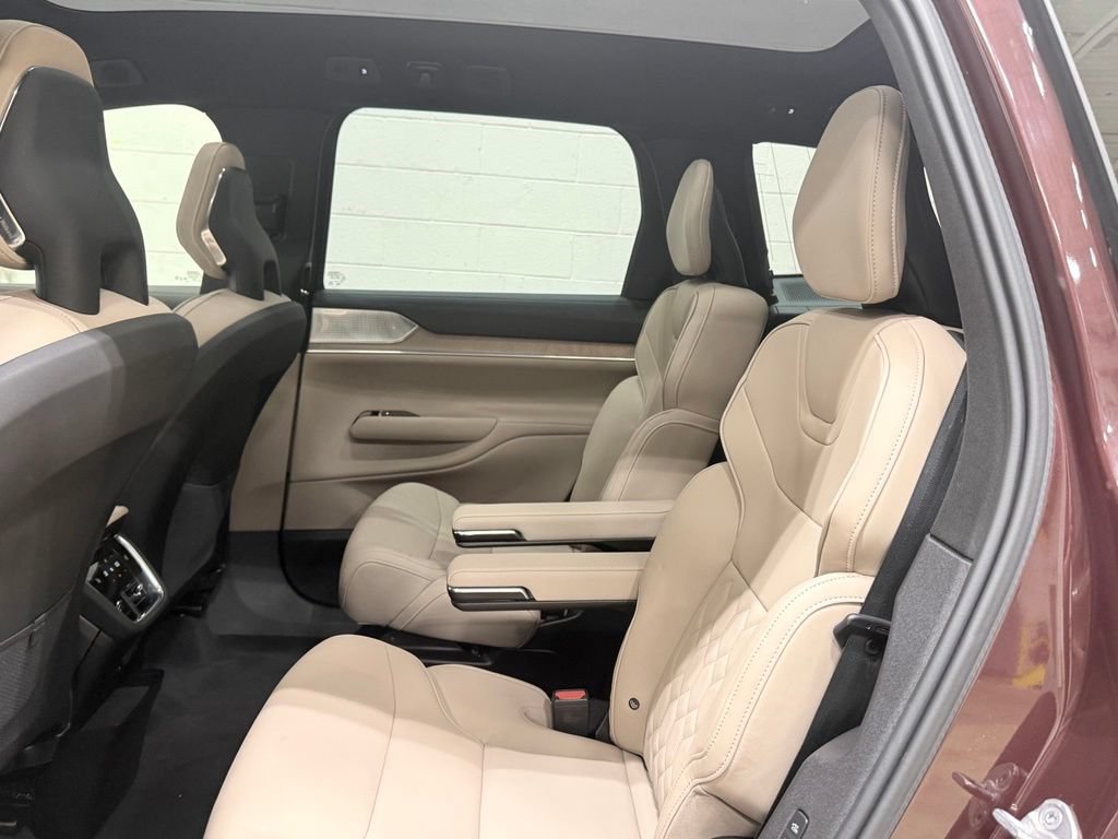 Used 2025 Volvo EX90 Ultra AWD/4WD image 31