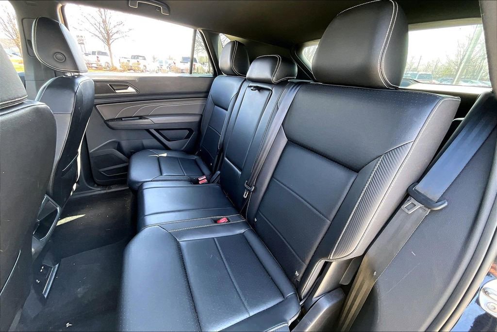 Used 2022 Volkswagen Atlas Cross Sport SE image 31