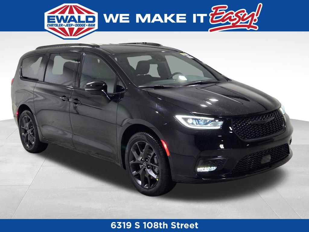 New 2026 Chrysler Pacifica Select w/ S Appearance Package AWD/4WD image 1