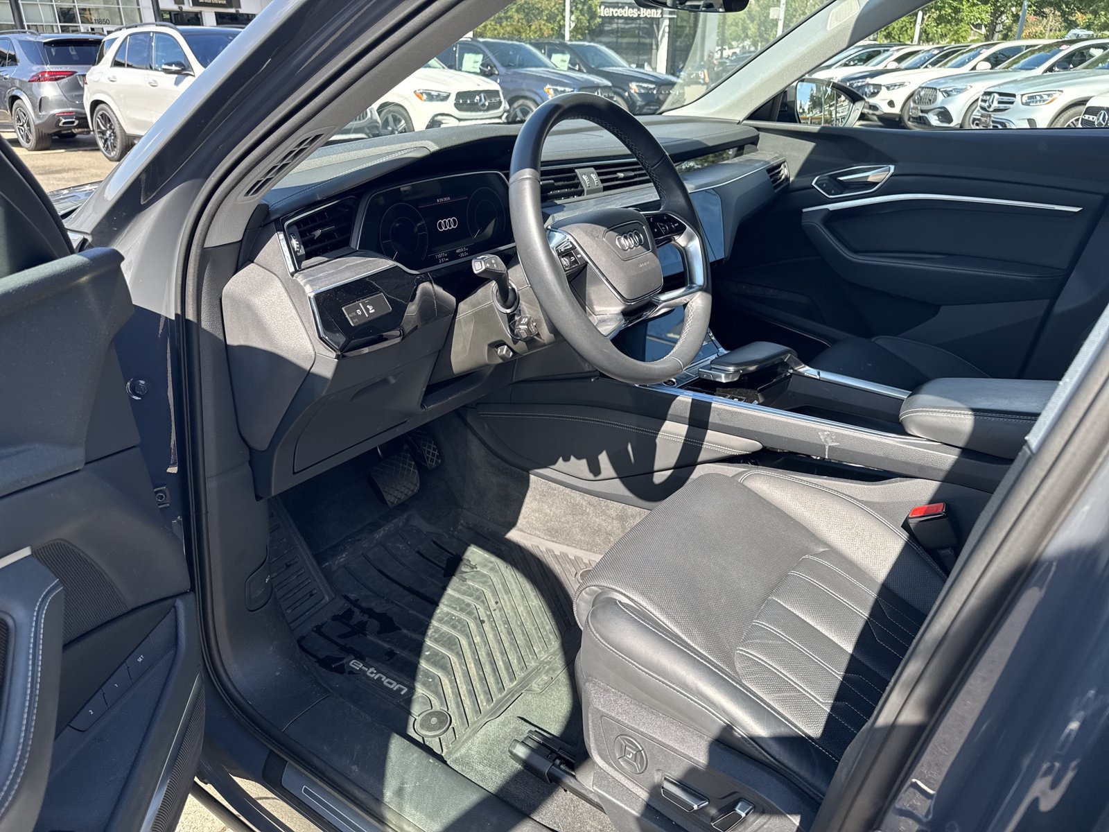 Used 2024 Audi Q8 e-tron Prestige AWD/4WD image 17