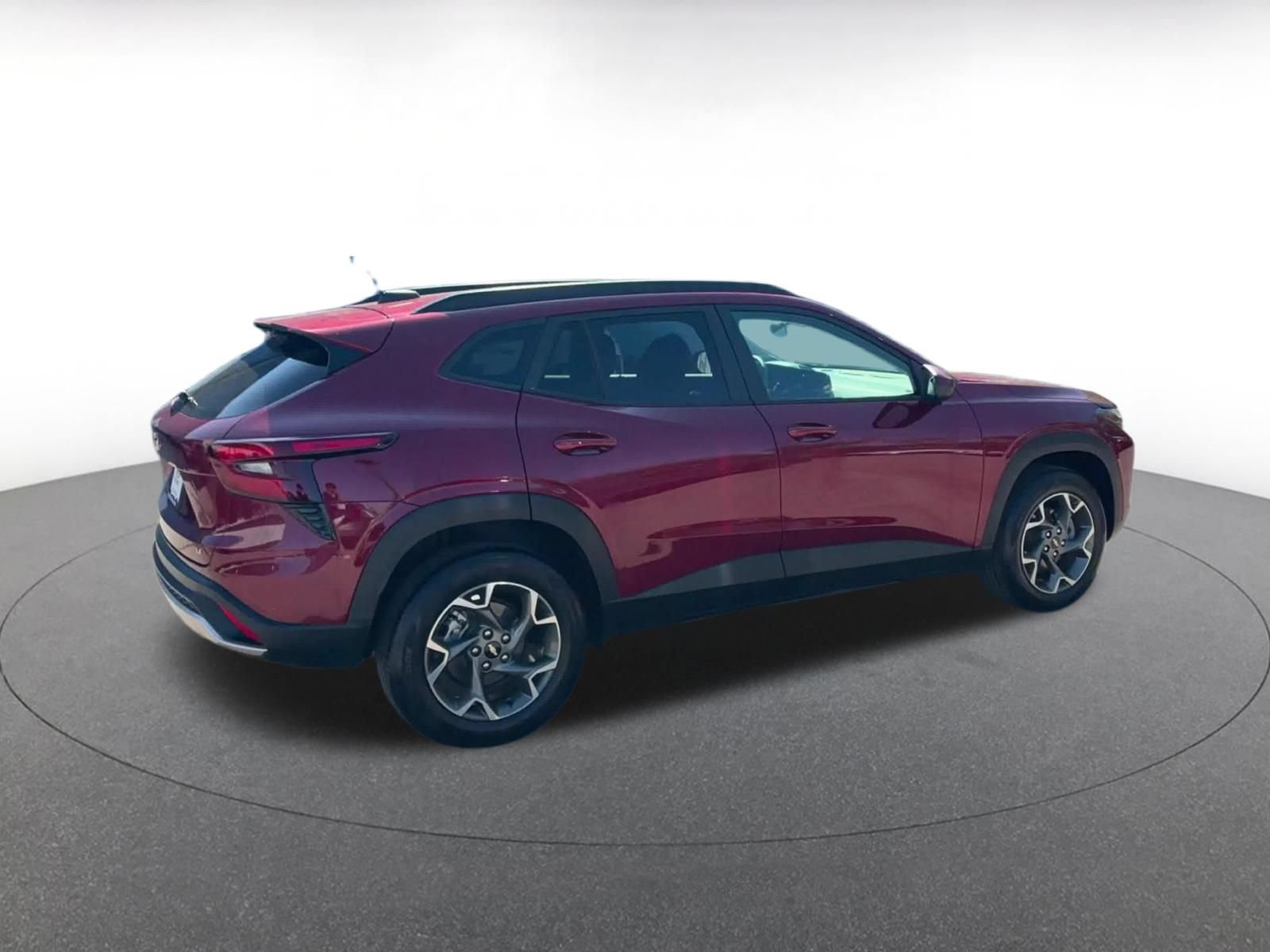 Used 2025 Chevrolet Trax LT FWD image 14