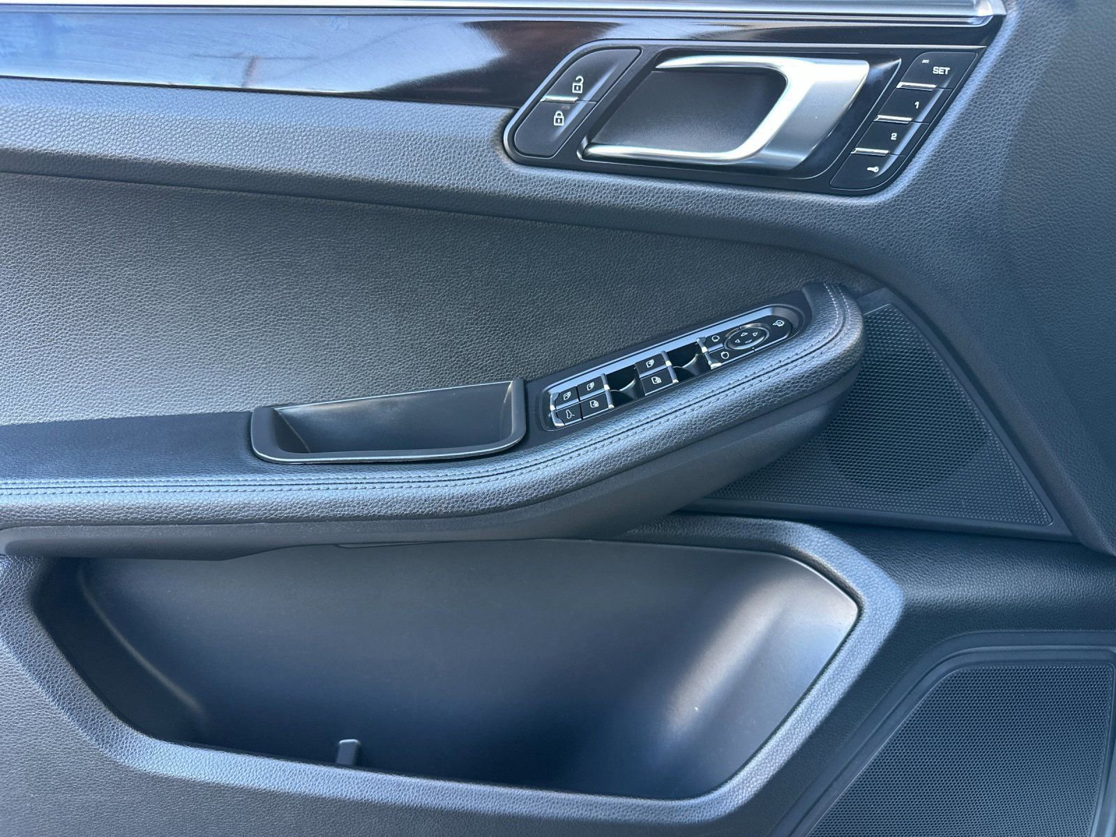 Used 2024 Porsche Macan image 11