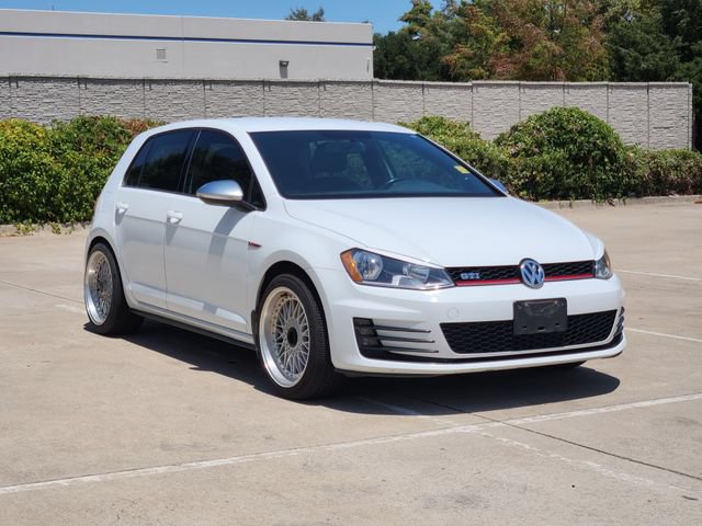 Used 2017 Volkswagen Golf 4-Door FWD image 3