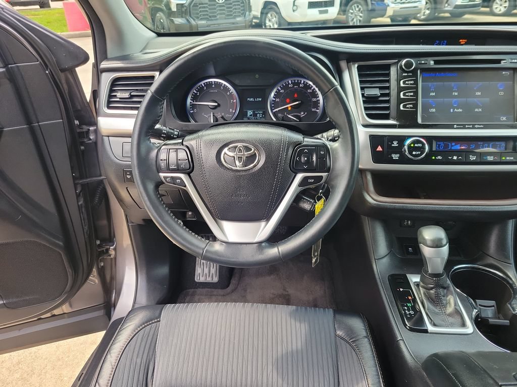Used 2016 Toyota Highlander Plus FWD image 17