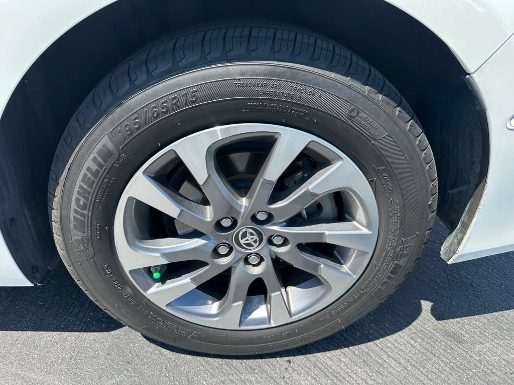 Certified 2020 Toyota Prius Limited w/ Premium Convenience Package FWD image 7