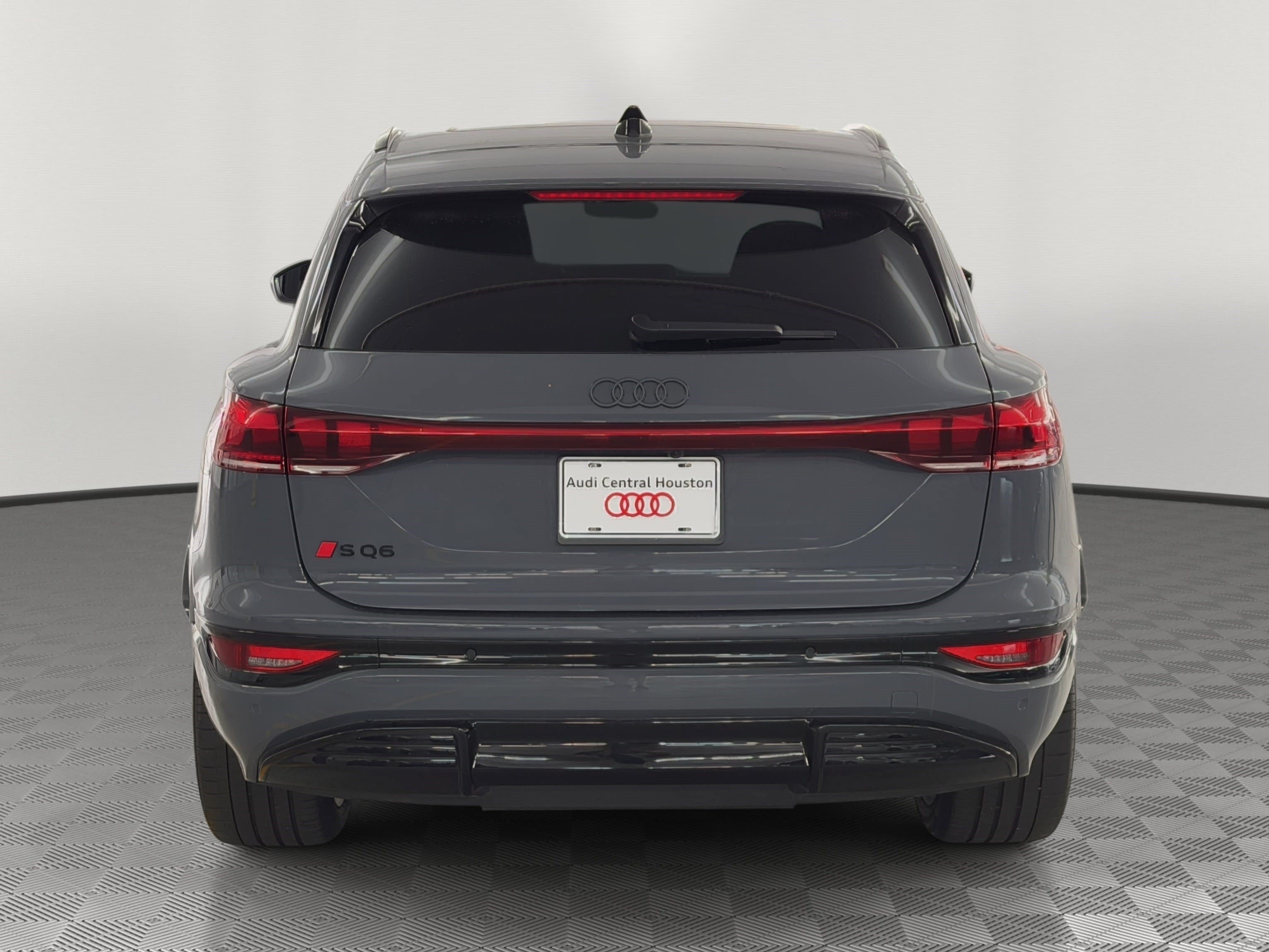 Certified 2025 Audi SQ6 e-tron Prestige w/ 21" Black Optic Wheel Package AWD/4WD image 10