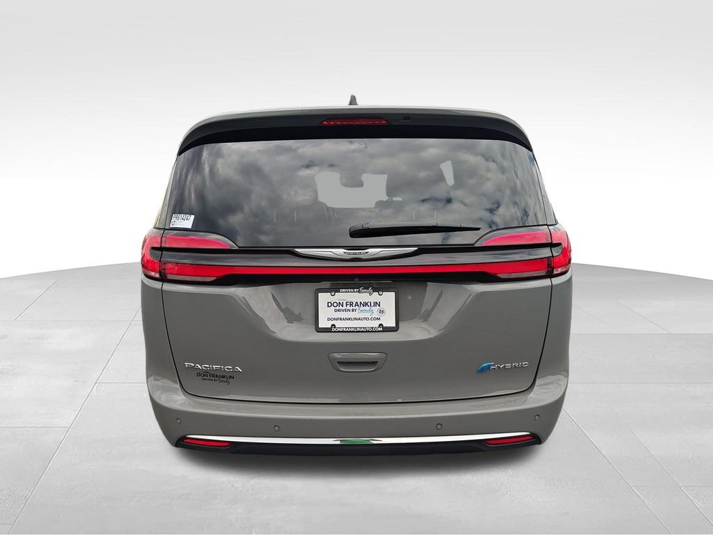 Used 2023 Chrysler Pacifica Touring-L FWD image 4