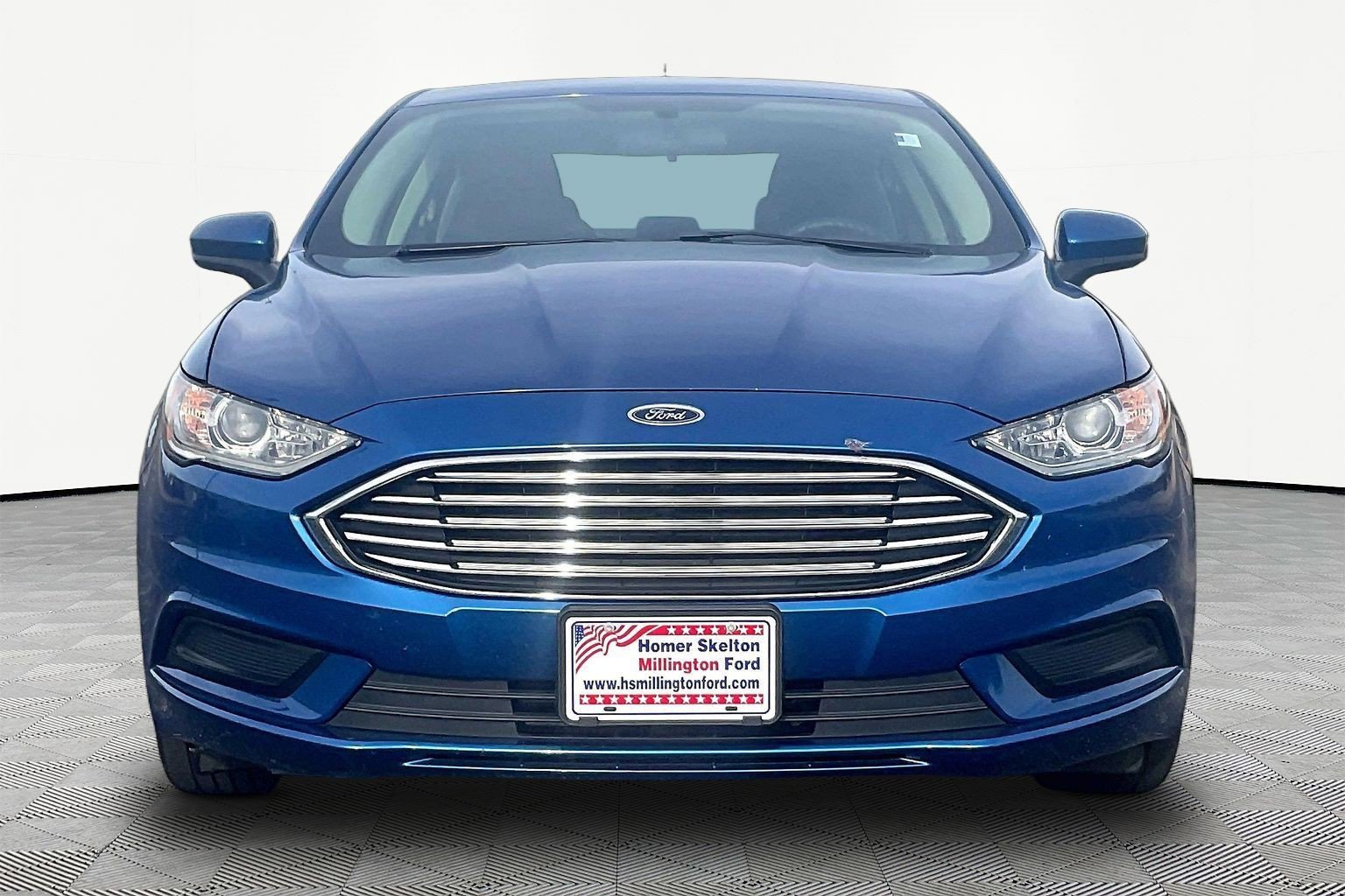 Used 2017 Ford Fusion SE w/ Fusion SE Technology Package image 3
