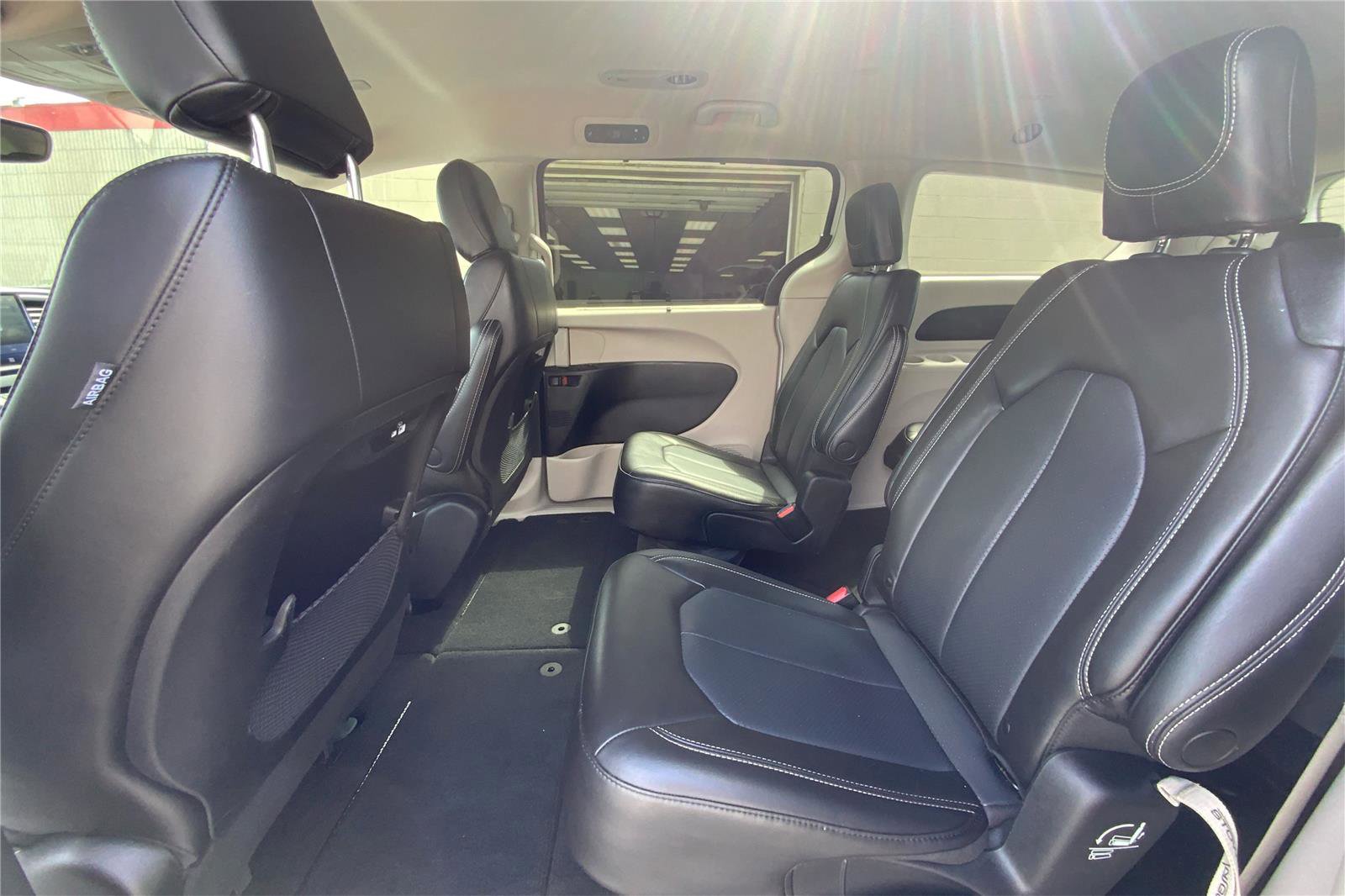 Used 2023 Chrysler Pacifica Touring-L FWD image 11