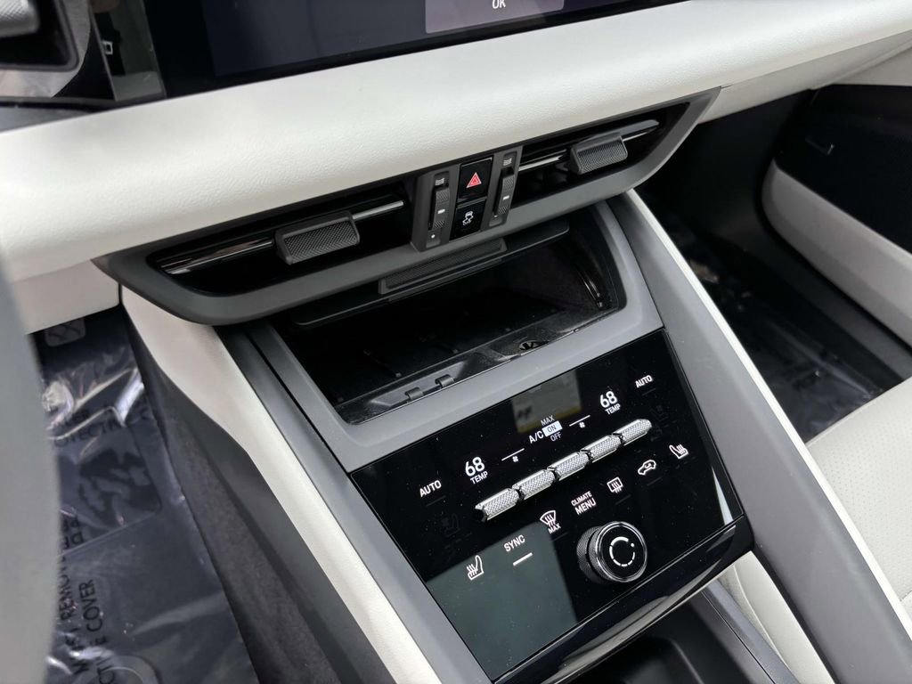 Used 2025 Porsche Macan 4 Electric image 23