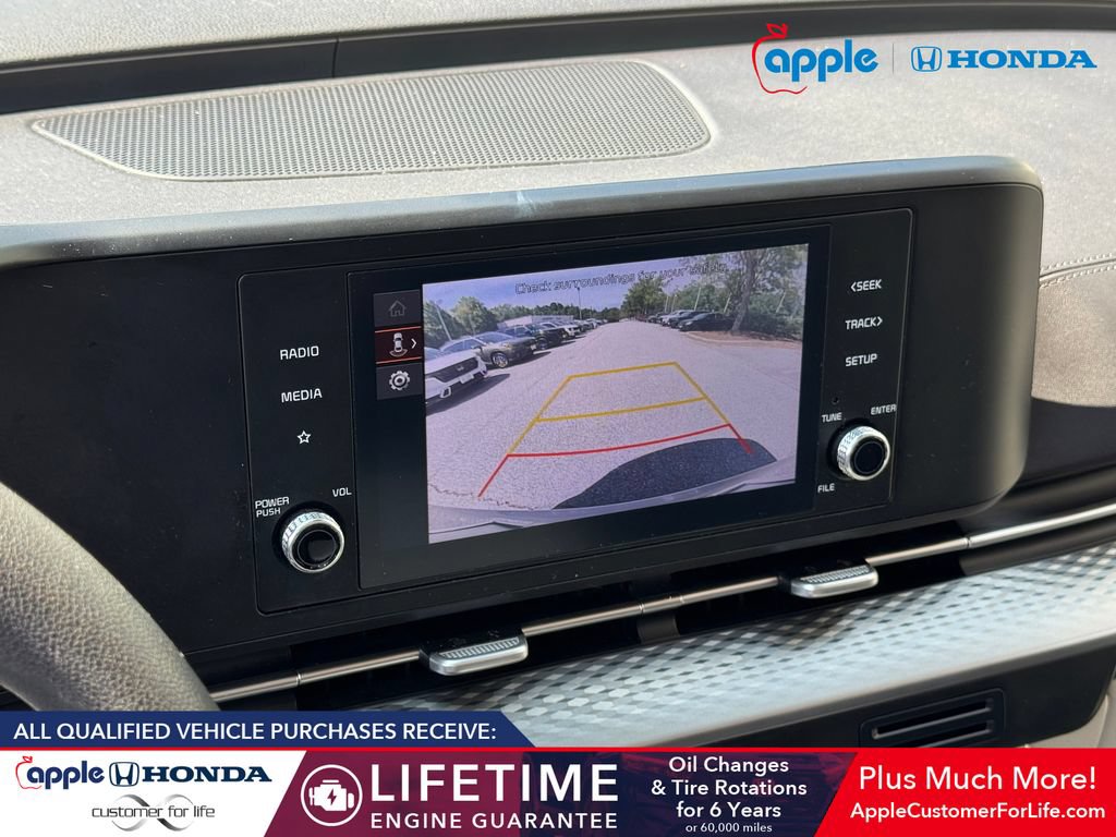 Used 2023 Kia Carnival LX FWD image 13
