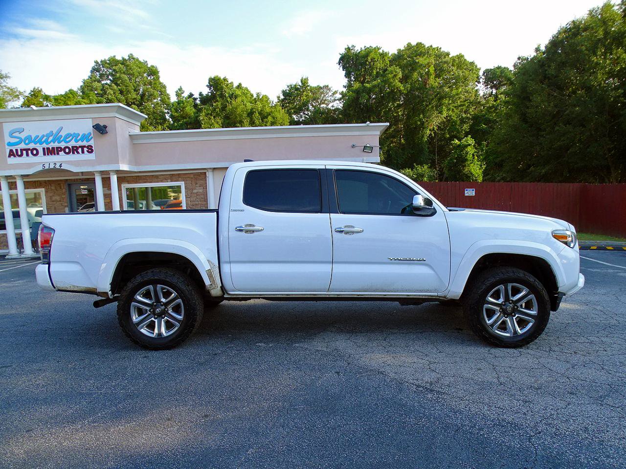 Used 2017 Toyota Tacoma Limited w/ Tow Package AWD/4WD image 9