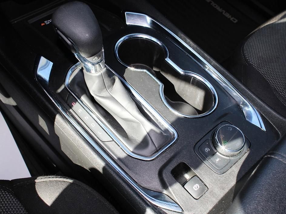 Used 2023 Chevrolet Traverse LT image 11