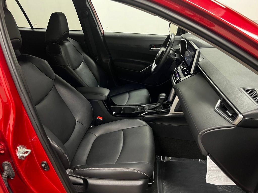 Used 2023 Toyota Corolla Cross XLE AWD/4WD image 43